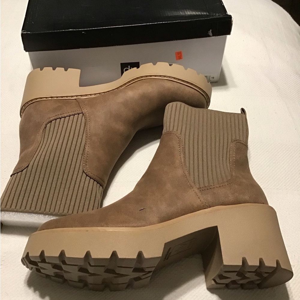 DOLCE VITA Tyler Woman’s Sweater Knit Chunky Tan Ankle Boots Size 10 NIB